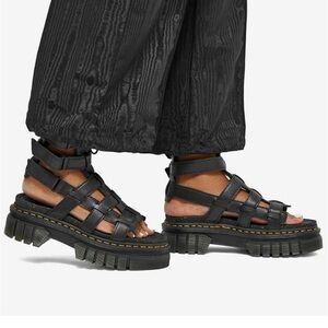 DR MARTENS Ricki Gladiator Black Platform Gladiator Sandals Size 5 US 3UK 36EU